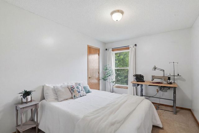 20933 Jamestown Avenue, Lakeville, MN 55044