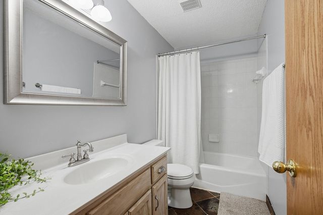 20933 Jamestown Avenue, Lakeville, MN 55044