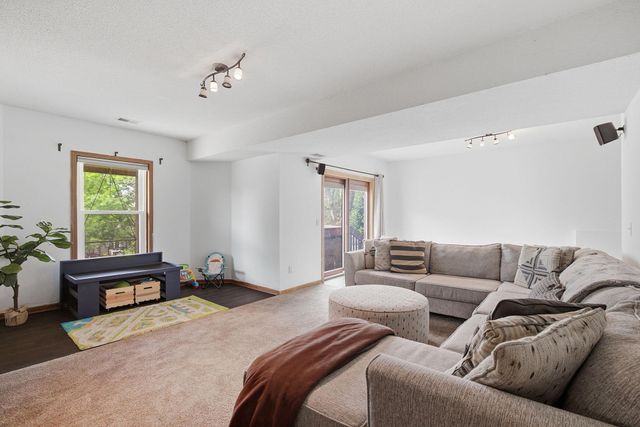 20933 Jamestown Avenue, Lakeville, MN 55044