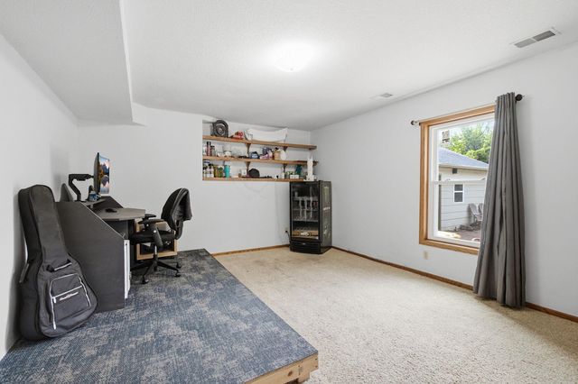 20933 Jamestown Avenue, Lakeville, MN 55044