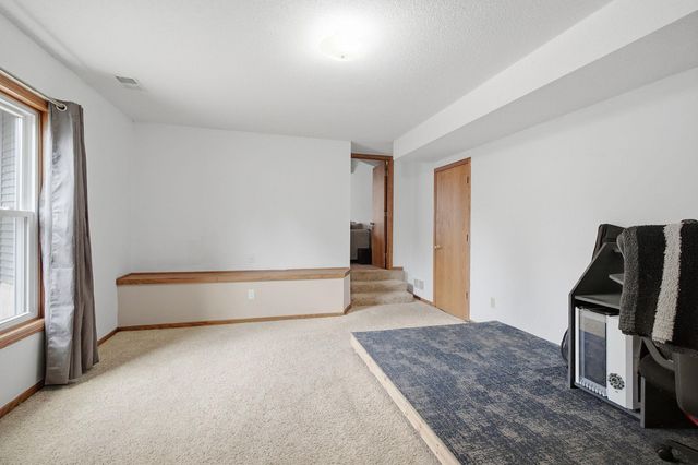20933 Jamestown Avenue, Lakeville, MN 55044