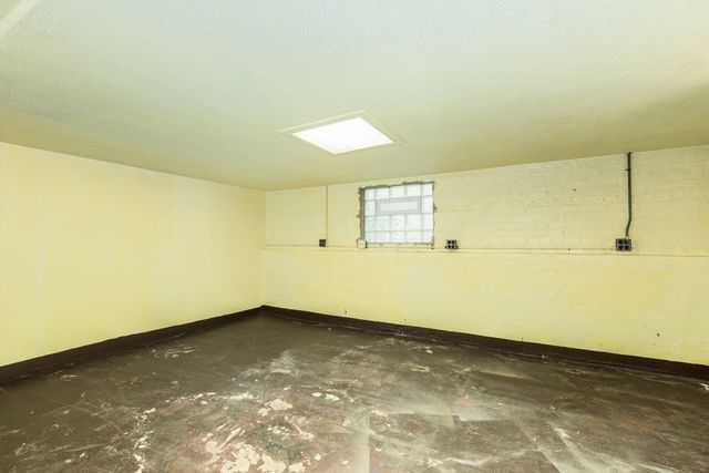 6716 N Octavia Avenue, Chicago, IL 60631