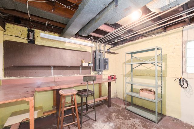 6716 N Octavia Avenue, Chicago, IL 60631