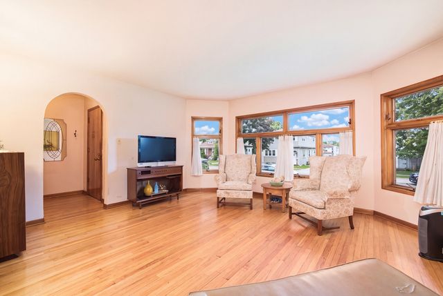 6716 N Octavia Avenue, Chicago, IL 60631