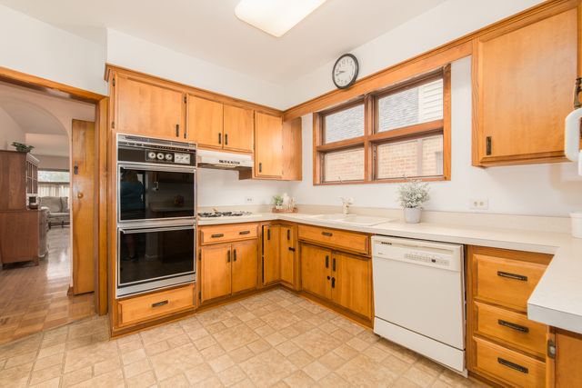 6716 N Octavia Avenue, Chicago, IL 60631