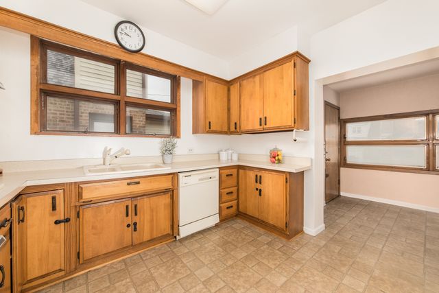 6716 N Octavia Avenue, Chicago, IL 60631