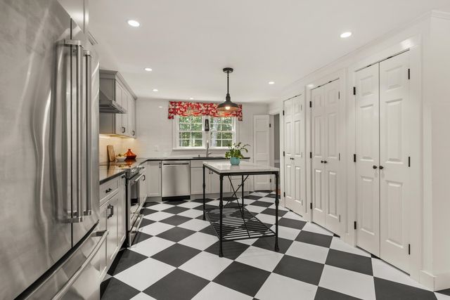 4 Elm Hill Road, Peterborough, NH 03458