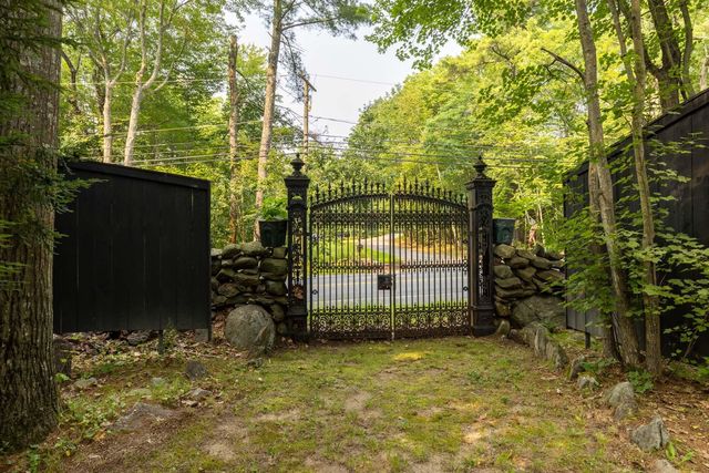 4 Elm Hill Road, Peterborough, NH 03458