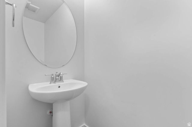 997 N AMBERLY DR, North Salt Lake, UT 84054