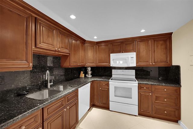 531 N Ocean Boulevard 410, Pompano Beach, FL 33062