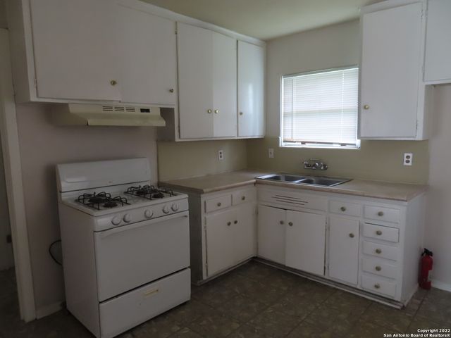 4306 REDSTONE DR, San Antonio, TX 78219