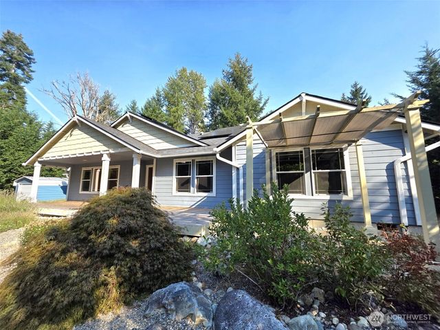 714 Tipsoo Loop S, Rainier, WA 98576