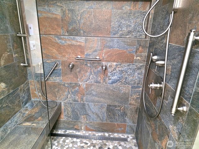 714 Tipsoo Loop S, Rainier, WA 98576