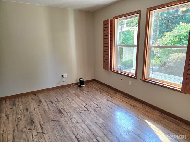 714 Tipsoo Loop S, Rainier, WA 98576