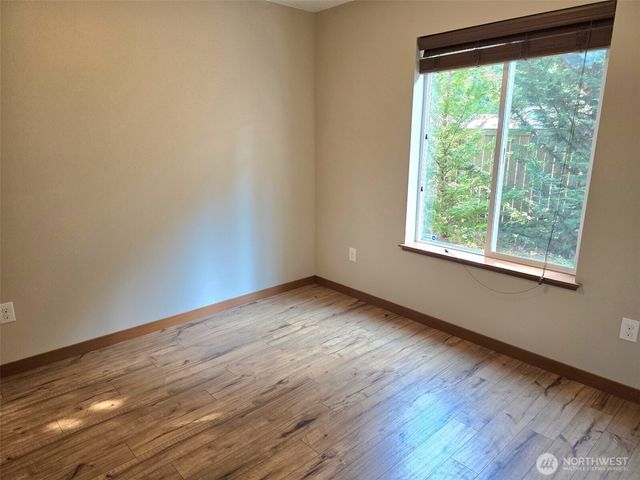 714 Tipsoo Loop S, Rainier, WA 98576
