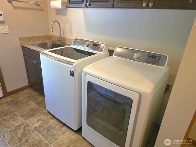 714 Tipsoo Loop S, Rainier, WA 98576