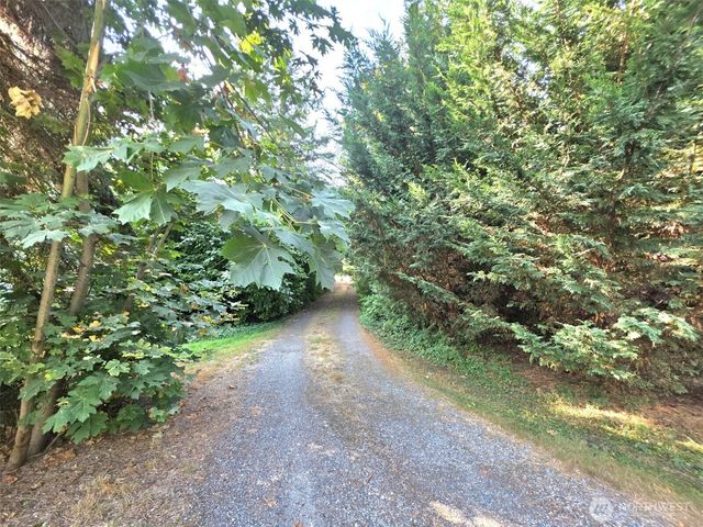 714 Tipsoo Loop S, Rainier, WA 98576