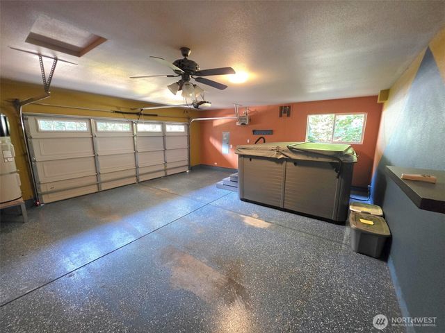 714 Tipsoo Loop S, Rainier, WA 98576