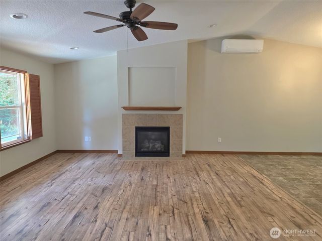 714 Tipsoo Loop S, Rainier, WA 98576