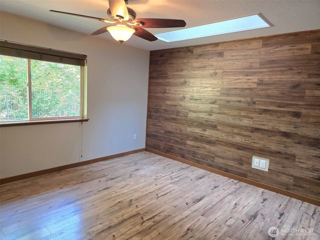 714 Tipsoo Loop S, Rainier, WA 98576
