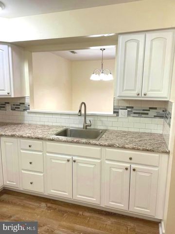 92 CATHERINE CT, Levittown, PA 19057
