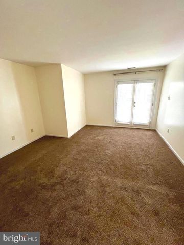 92 CATHERINE CT, Levittown, PA 19057