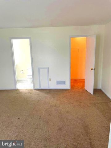 92 CATHERINE CT, Levittown, PA 19057
