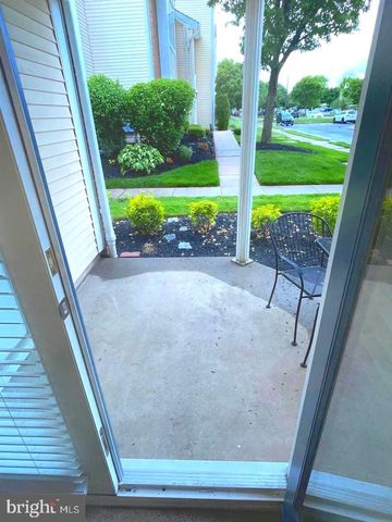 92 CATHERINE CT, Levittown, PA 19057