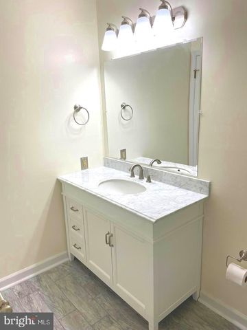 92 CATHERINE CT, Levittown, PA 19057