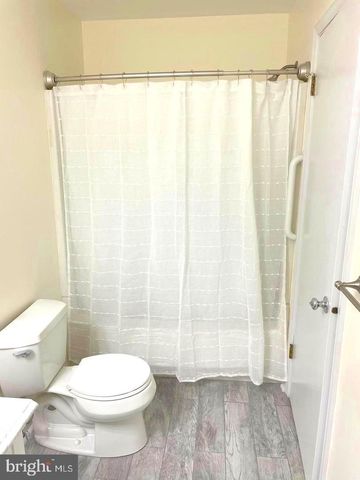 92 CATHERINE CT, Levittown, PA 19057