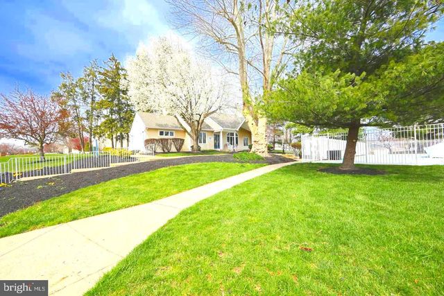 92 CATHERINE CT, Levittown, PA 19057