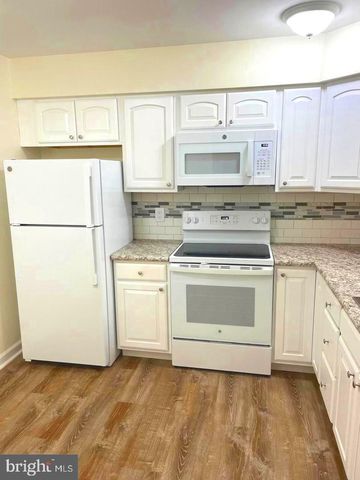 92 CATHERINE CT, Levittown, PA 19057