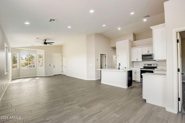 8411 W ALTOS Drive, Arizona City, AZ 85123