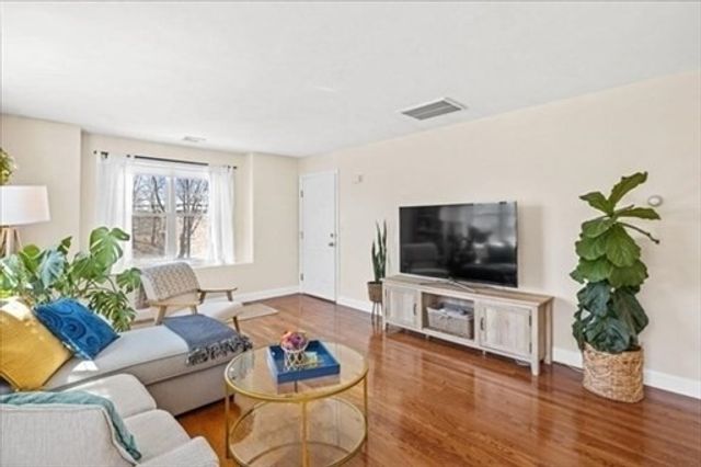 468 Sea St 468, Quincy, MA 02169