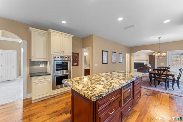 15 Wedgewood Court, Newtown, CT 06470