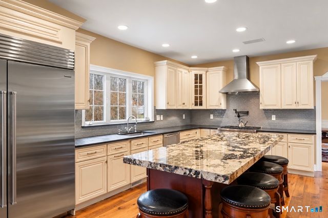 15 Wedgewood Court, Newtown, CT 06470
