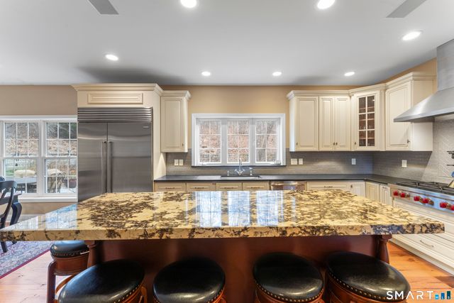 15 Wedgewood Court, Newtown, CT 06470