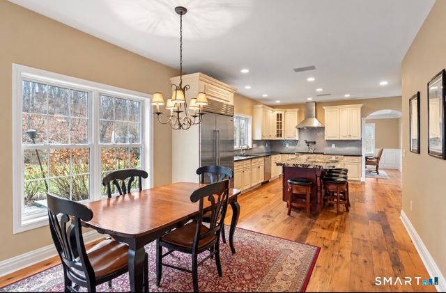 15 Wedgewood Court, Newtown, CT 06470