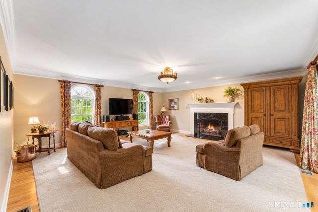 15 Wedgewood Court, Newtown, CT 06470