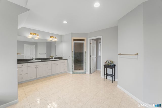 15 Wedgewood Court, Newtown, CT 06470