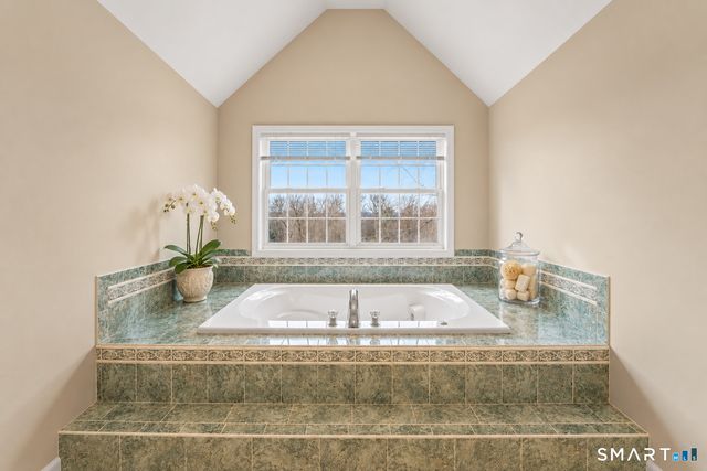 15 Wedgewood Court, Newtown, CT 06470