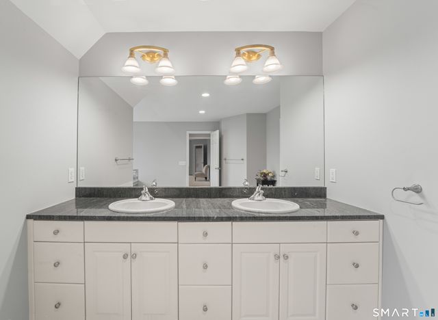 15 Wedgewood Court, Newtown, CT 06470