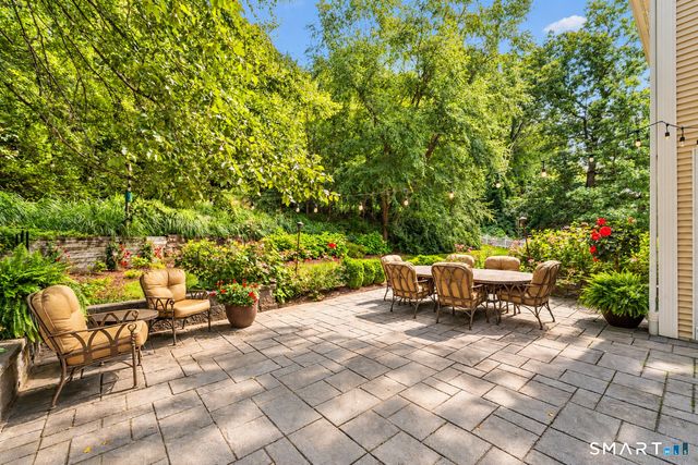 15 Wedgewood Court, Newtown, CT 06470
