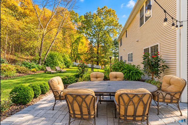 15 Wedgewood Court, Newtown, CT 06470