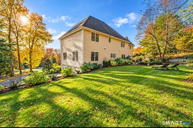 15 Wedgewood Court, Newtown, CT 06470