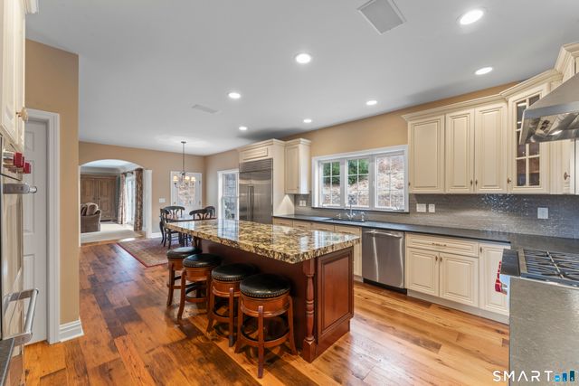 15 Wedgewood Court, Newtown, CT 06470