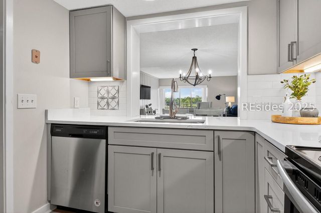 10 Lighthouse Rd Apt 434, Hilton Head Island, SC 29928