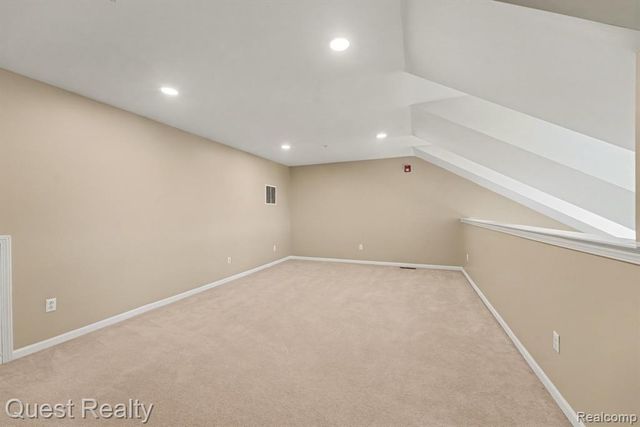 1081 Foxboro, Troy, MI 48083