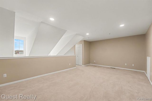 1081 Foxboro, Troy, MI 48083