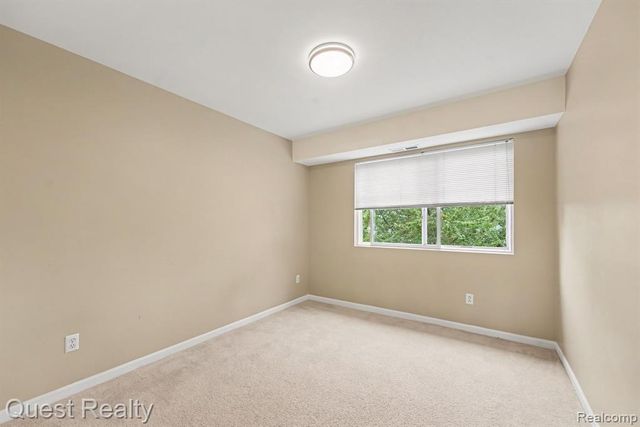 1081 Foxboro, Troy, MI 48083